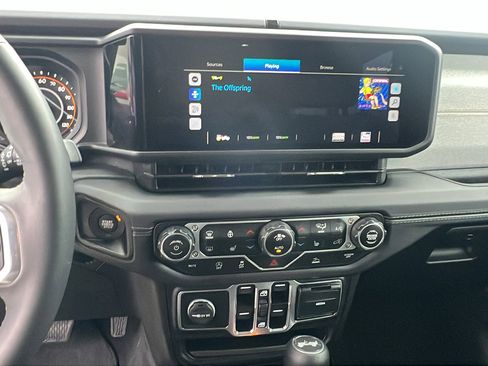 Used 2025 Jeep Wrangler Sahara image 31