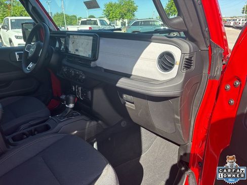 Used 2025 Jeep Wrangler Unlimited Sahara AWD/4WD image 48