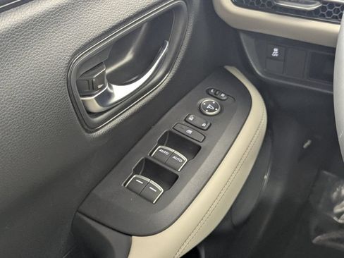 Used 2024 Honda HR-V EX-L image 17