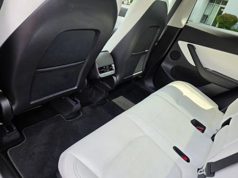 Used 2022 Tesla Model Y Long Range AWD/4WD image 37