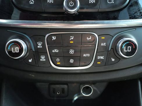 Used 2023 Chevrolet Traverse LT AWD/4WD image 23