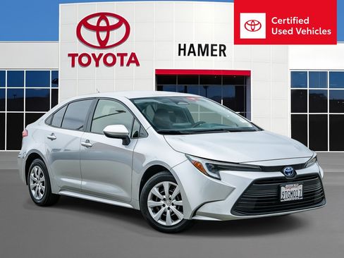 Certified 2025 Toyota Corolla LE FWD image 1