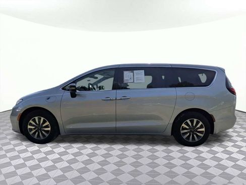 Used 2024 Chrysler Pacifica Limited FWD image 6