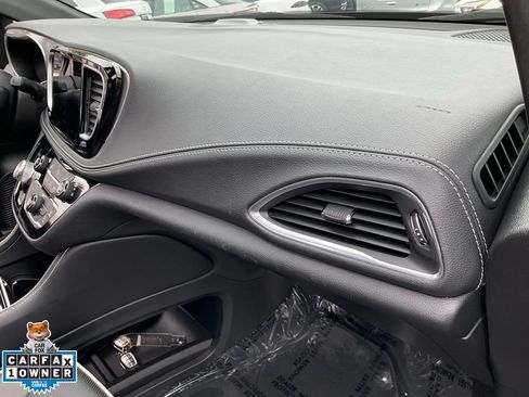 Used 2023 Chrysler Pacifica Limited w/ Uconnect Theater Family Group FWD image 73