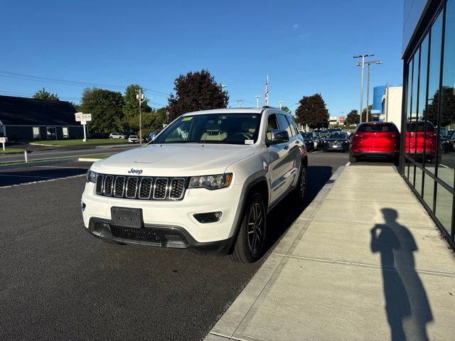 Used 2019 Jeep Grand Cherokee Limited AWD/4WD image 6