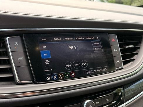 Used 2024 Buick Enclave Premium image 17