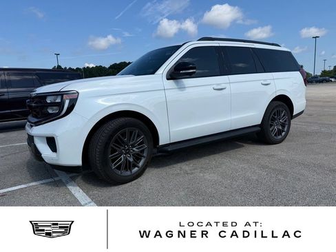 Used 2026 Ford Expedition Platinum w/ Stealth Appearance Package AWD/4WD image 1