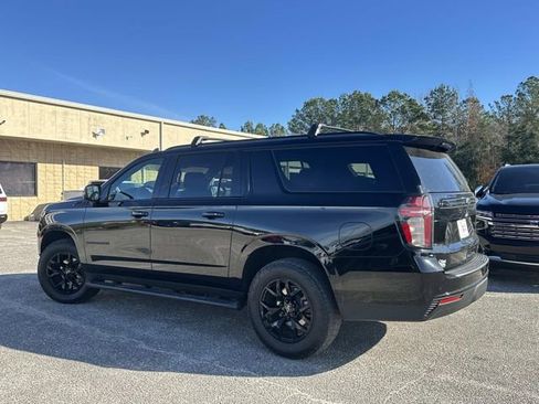 Used 2023 Chevrolet Suburban Z71 w/ Luxury Package image 18