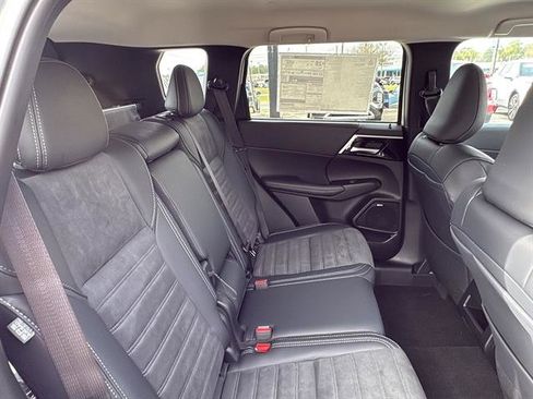 New 2026 Mitsubishi Outlander SE image 10