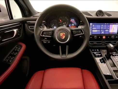 Used 2023 Porsche Macan AWD/4WD image 4