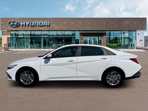 New 2026 Hyundai Elantra Hybrid FWD image 3