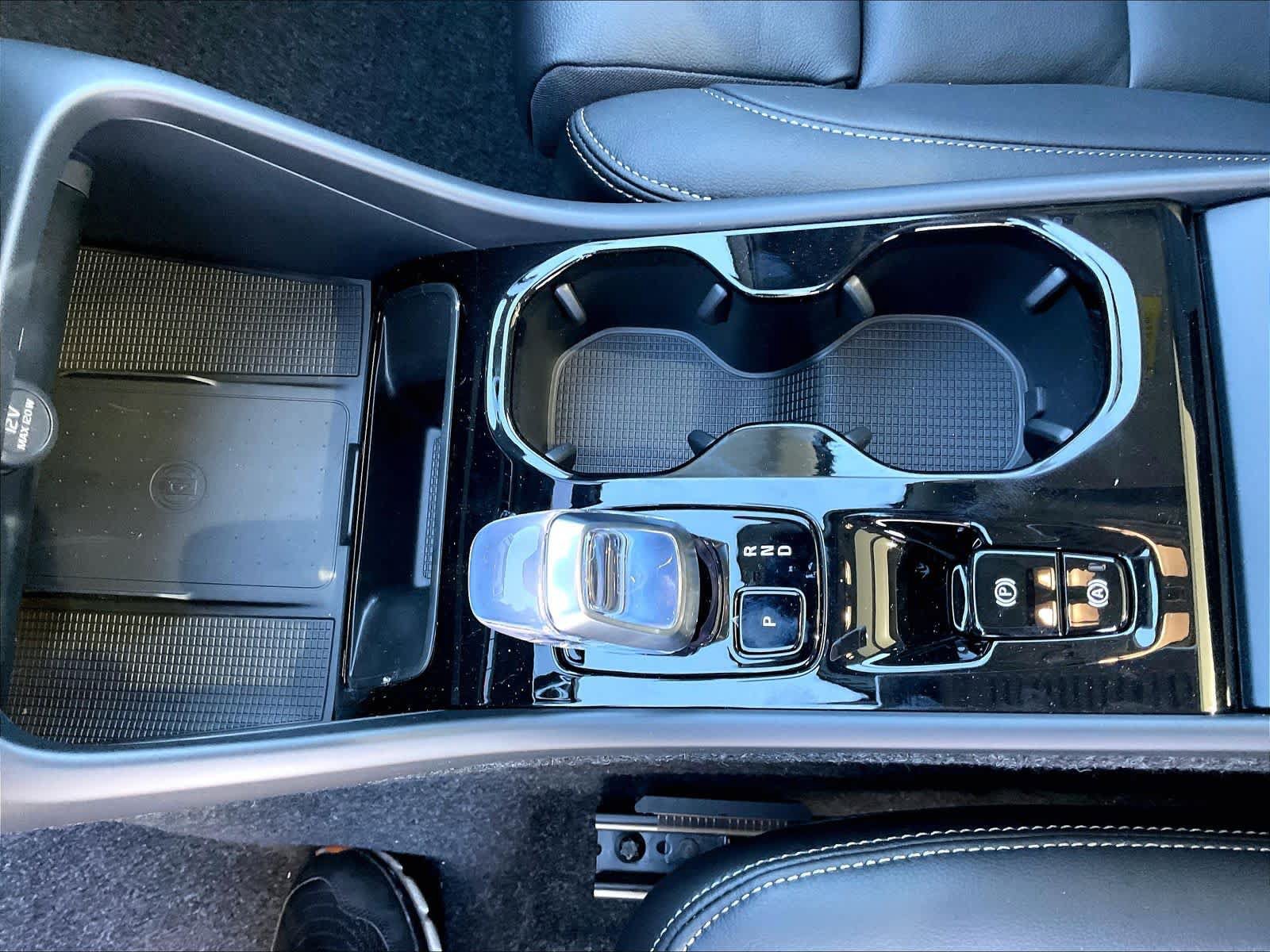 New 2026 Volvo XC40 B5 Plus AWD/4WD image 10