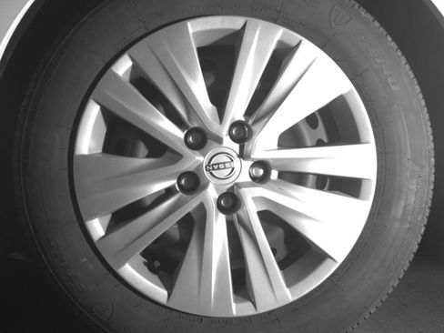 Used 2025 Nissan Sentra S FWD image 14