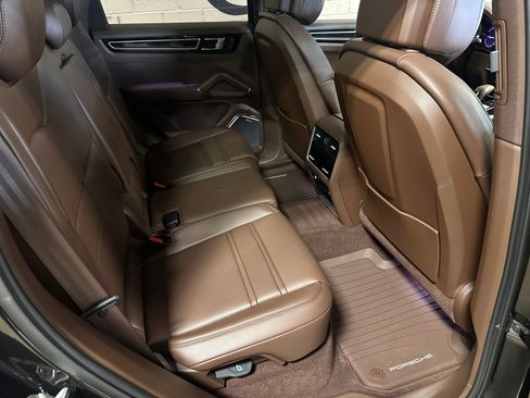 Used 2023 Porsche Cayenne Platinum Edition AWD/4WD image 35