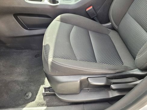 Used 2024 GMC Terrain SLE FWD image 17