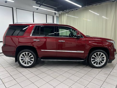 Used 2017 Cadillac Escalade Luxury image 3