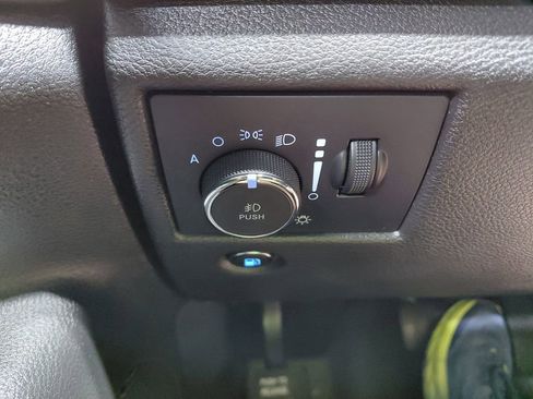 Used 2020 Jeep Grand Cherokee Altitude AWD/4WD image 33