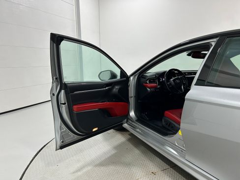 Used 2019 Toyota Camry XSE FWD image 22