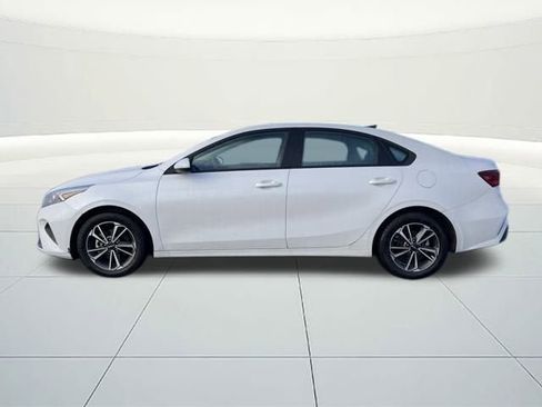 Used 2023 Kia Forte LXS image 2