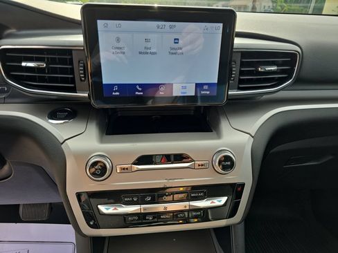 Used 2022 Ford Explorer XLT w/ Equipment Group 202A RWD image 16
