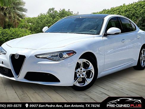 Used 2019 Alfa Romeo Giulia image 1