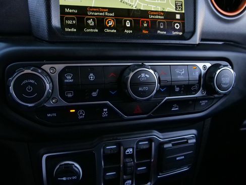 Used 2023 Jeep Gladiator Mojave w/ Cold Weather Group AWD/4WD image 25