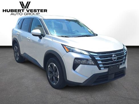 Used 2025 Nissan Rogue SV AWD/4WD image 4