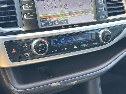 Used 2018 Toyota Highlander XLE w/ Protection Package #3 AWD/4WD image 32