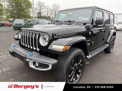 Used 2023 Jeep Wrangler Unlimited Sahara w/ Cold Weather Group AWD/4WD image 1