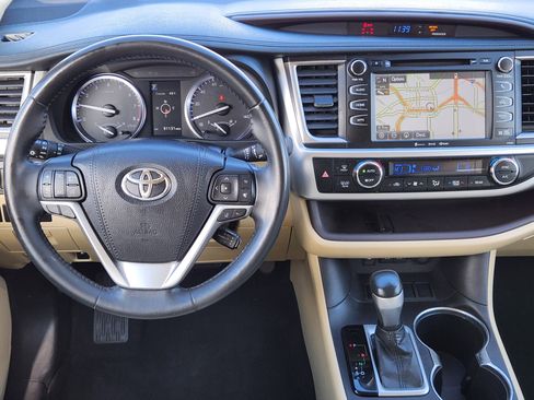 Used 2018 Toyota Highlander XLE image 35