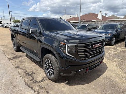 Used 2025 GMC Sierra 1500 AT4 w/ AT4 Premium Package AWD/4WD image 4