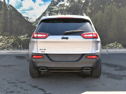 Used 2017 Jeep Cherokee Altitude AWD/4WD image 10