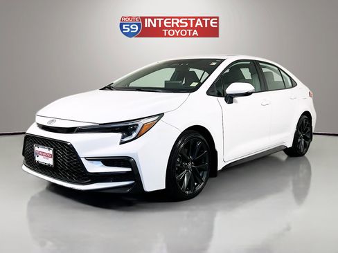 Used 2025 Toyota Corolla SE w/ SE Premium Package FWD image 3