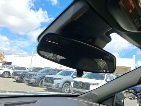 Used 2025 Chevrolet Trax RS w/ Driver Confidence Package image 25