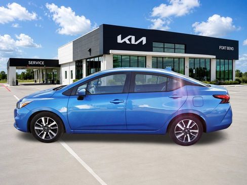Used 2020 Nissan Versa SV FWD image 8