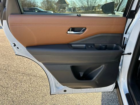 New 2025 Nissan Pathfinder Platinum image 23