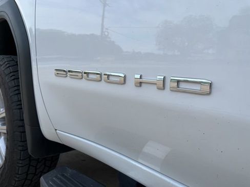 Used 2022 GMC Sierra 2500 SLT w/ SLT Premium Package AWD/4WD image 11