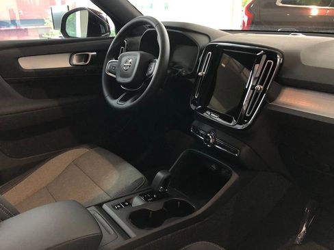 Used 2025 Volvo XC40 B5 Core w/ Protection Package Premier image 14