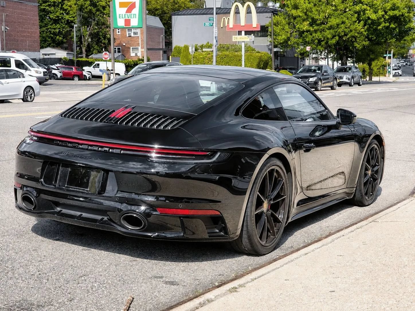 Used 2022 Porsche 911 Carrera 4S AWD/4WD image 8