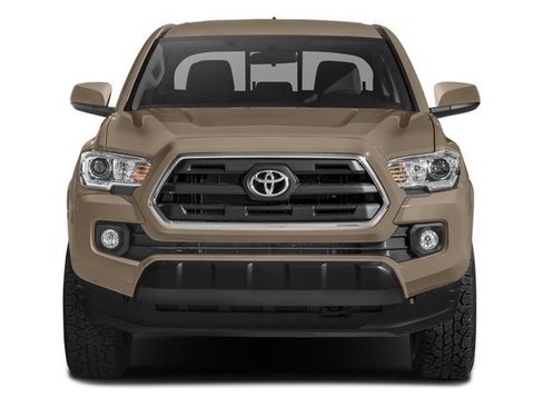 Used 2017 Toyota Tacoma TRD Sport AWD/4WD image 4