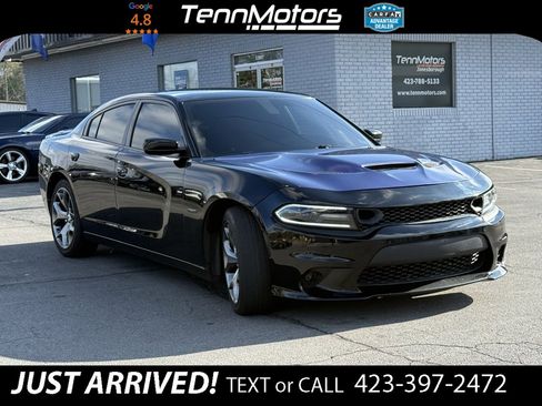 Used 2017 Dodge Charger R/T w/ Navigation & Travel Group image 3