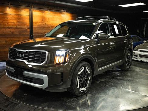 Used 2025 Kia Telluride S image 2