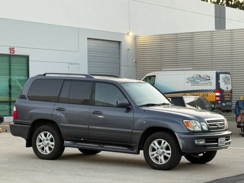 Used 2004 Lexus LX 470 4WD w/ Preferred Accessory Pkg image 6