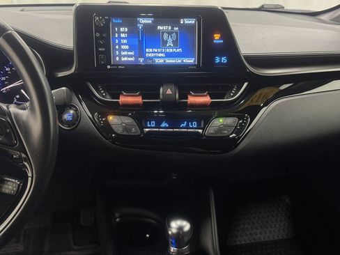 Used 2018 Toyota C-HR XLE FWD image 19
