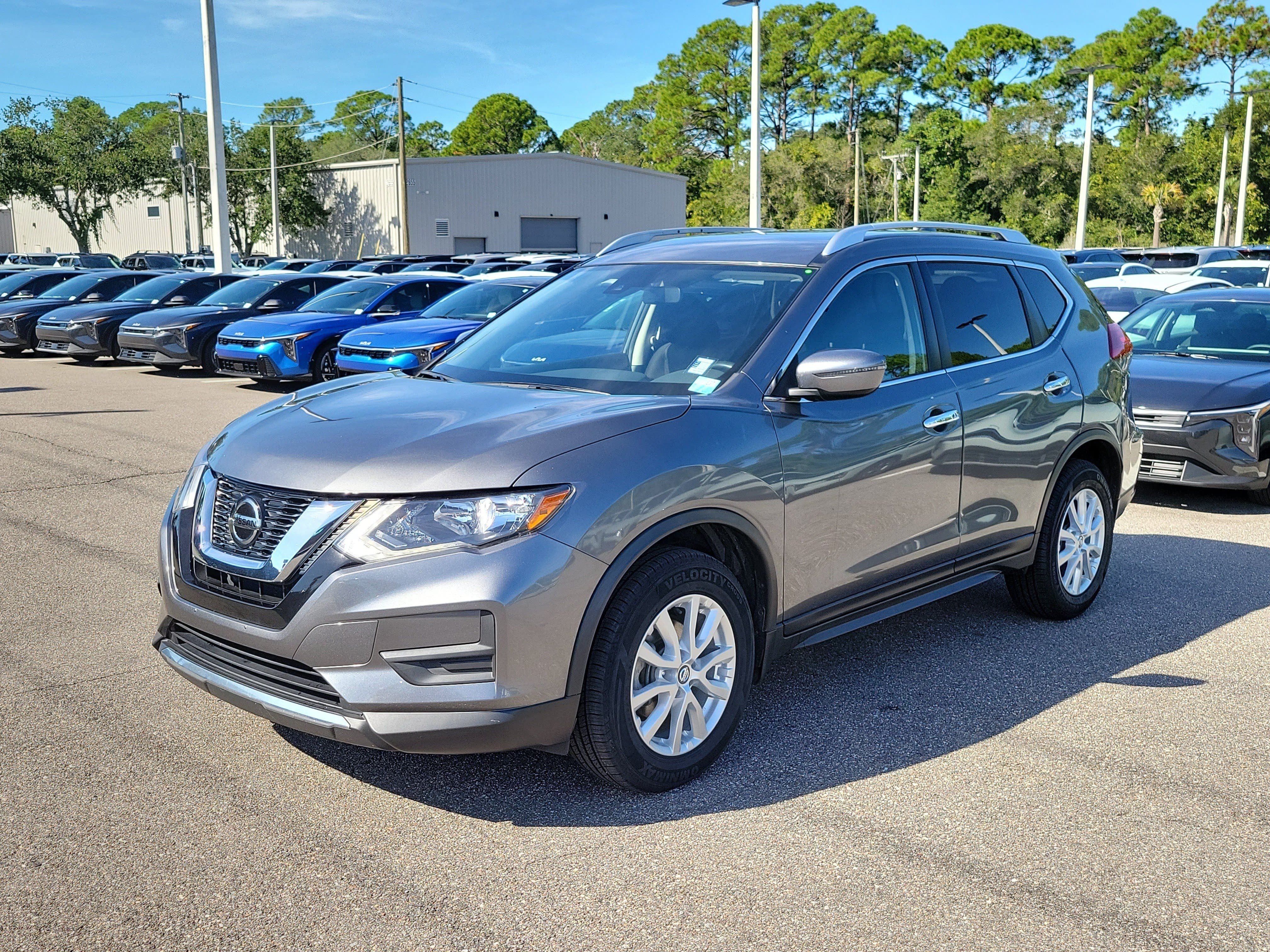 Used 2019 Nissan Rogue SV AWD/4WD image 3