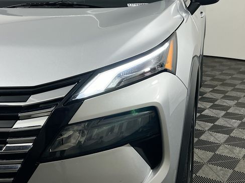 Used 2025 Nissan Rogue SV FWD image 11