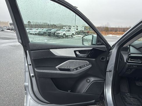 Used 2023 Acura MDX SH-AWD image 26