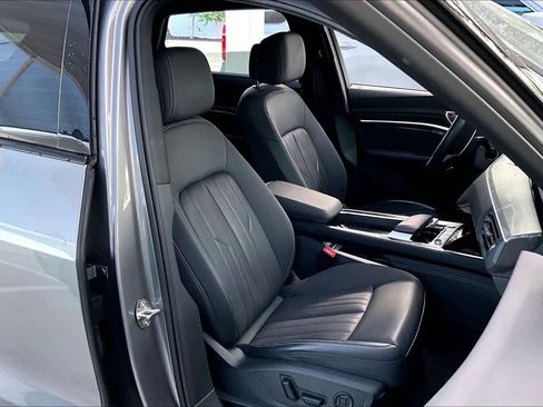 Used 2023 Audi e-tron Premium Plus w/ Premium Plus Package AWD/4WD image 7