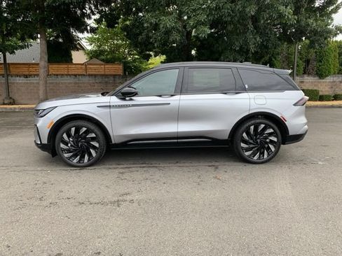 New 2026 Lincoln Nautilus Reserve AWD/4WD image 2