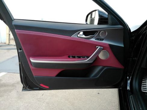 Used 2018 Kia Stinger GT2 image 11
